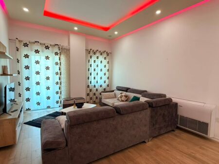 Shitet Apartamenti 2+1+2 ,rruga Peti Liqeni i Thate (prane Hotel Sokrat) 258.000 €