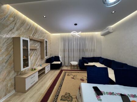 2+1 Me Qera, Grand Gallery, Yzberisht, Mobilim i Mire
