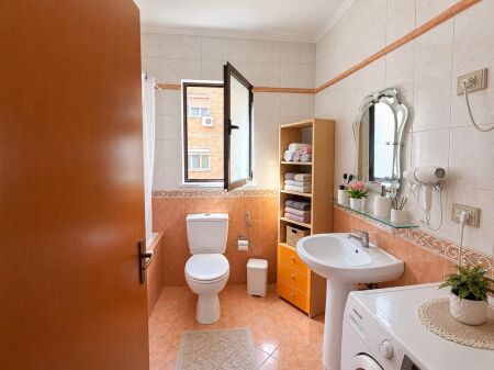 SHITET APARTAMENT 3+1+2 NË ISH-BLLOK