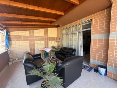 ASTIR, APARTAMENT 2+1 PER QIRA ME VERANDE