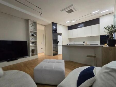 APARTAMENT ME QERA 2+1 RRUGA E KOSOVAREVE 1.800 EURO  FH-95454