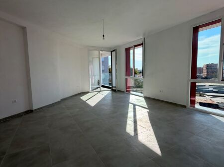  Farmacia 10, Rruga Omer Nishani,Jepet me qira apartament 2+1+2,bosh 70,000 Lekë NETO