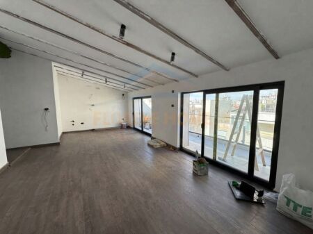 Shitet, Apartament 1+1, Shallvaret, Tiranë.