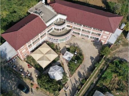 Edificio Multifunzionale in Affitto Vicino al Lago di Linza