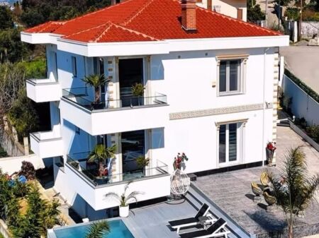 🏡 VILË MODERNE LUKSOZE NË GOLEM – PAMJE E PLOTË DETI 🌊