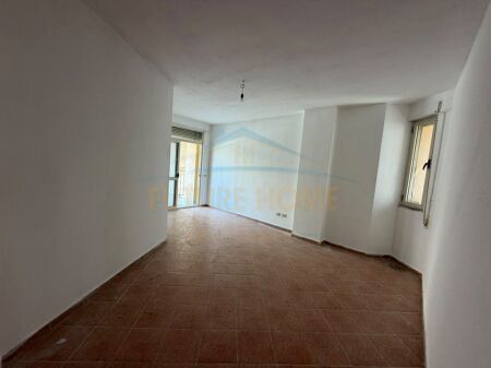 Shitet, Apartament 2+1+2 Ballkone, Golem