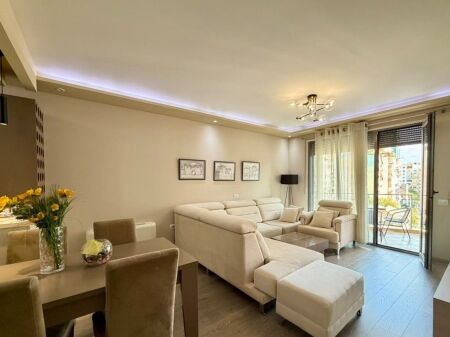 SHITET APARTAMENT 2+1+2 TEK RRUGA E KOSOVAREVE