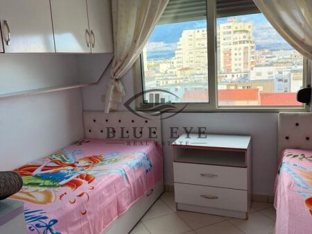 JEPET ME QIRA APARTAMENT 2+1 – PRANË KAZAZIT!