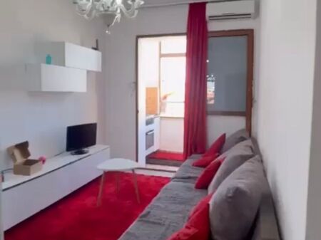 Apartament 1+1 me qira tek Medreseja!