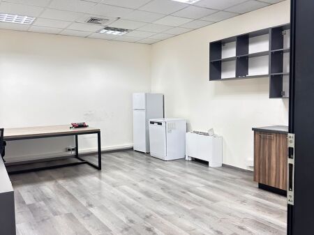 🏢 *OFFICE SPACE FOR RENT – CENTER*