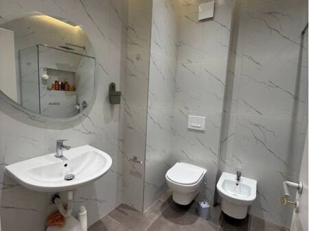 JEPET ME QIRA APARTAMENT 1+1, ZOGU I ZI! 750 € /Muaj 70,000 Lekë /Muaj