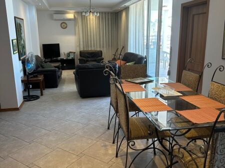 Shitet apartament 2+1+2 Komuna e Parisit