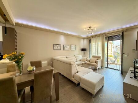 SHITET APARTAMENT 2+1+2 TEK RRUGA E KOSOVAREVE!