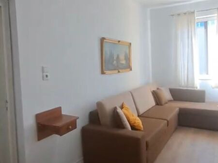 1+1, 5° piano senza ascensore, Myslym Shyri, 550 mila lek