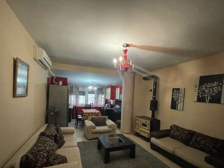 Apartament 3+1 me qira tek ish tregu elektrik.