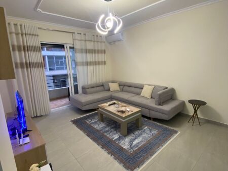 🌊 Jepet me Qera | Apartament 2+1 në Lungomare, Vlorë