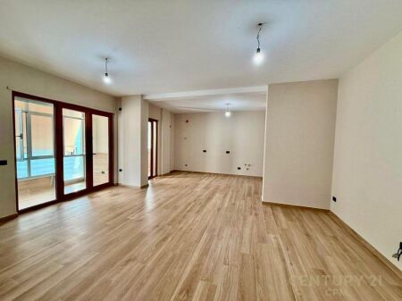 GARDA SUPER AMBIENT FOR OFFICE + GARAGE FOR RENT