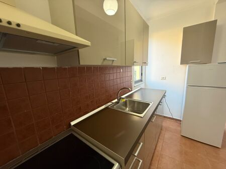 Apartament 1+1, Stadiumi Dinamo!