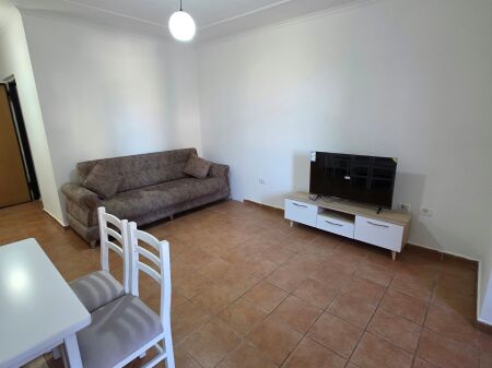 Jepet apartament 1+1 me qera stadiumi dinamo