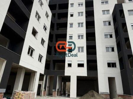 Okazion !! Ne Paskuqan, Tek "Platinium 2", Shitet Apartament 1+1, Me Hapesira Te Bollshme !!!
