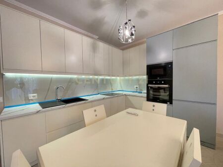 SHESIM APARTAMENT 3+1+2 PRANE RADISSONIT, LIQENI I THATE!