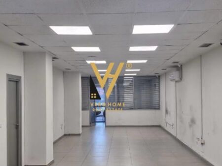 JEPET AMBIENT 220 M2 ME QIRA TE QENDRA CONDOR, RR.KAVAJES 4.400 EURO