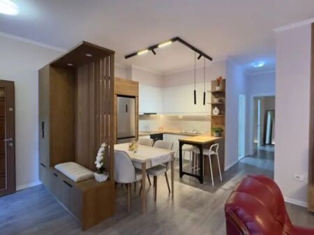 Jepet me Qira: Apartament 2+1+2 ngjitur me "Lake View" - Tiranë