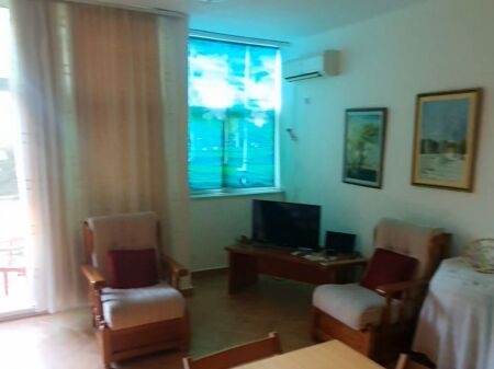 Shitet apartament 1+1