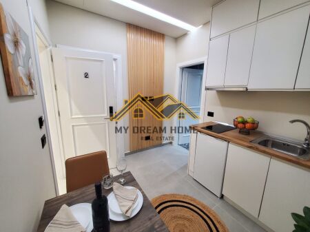 Business premises for sale + 3 apartments 1+1, first line with the main road in Plazh Hekurudha !
