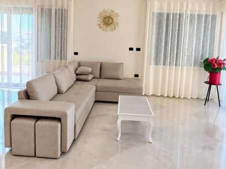 JEPET APARTAMENT ME QERA 3+1+BALLKON "SAUK I VJETËR" 1.000 EURO