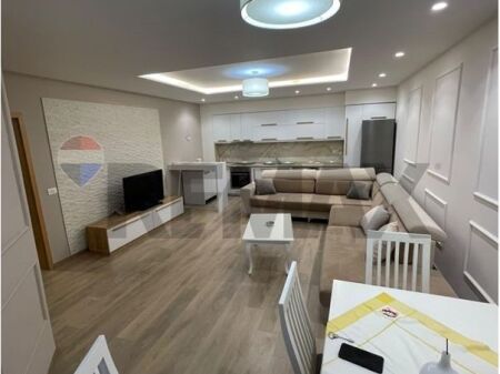 Apartament - Për Qira - Liqeni I Thatë, Tiranë