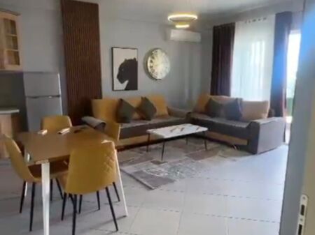 Shitet apartament 1+1+Ballkon tek Rruga 5 Maji , prane Kompleksit Alb - Edil   