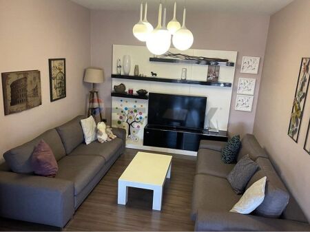Jepet me Qira Apartament 2+1+2 Pallati me Shigjeta