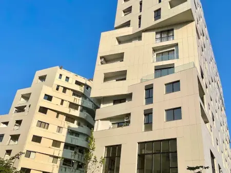 VENDIAMO LOCALE COMMERCIALE PRESSO VASIL SHANTO ( SPRING RESIDENCE )