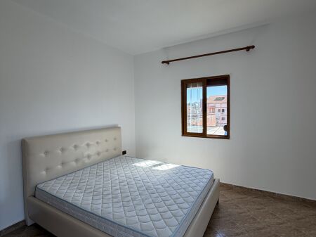 Apartament 1+1+parkim në misto mamë