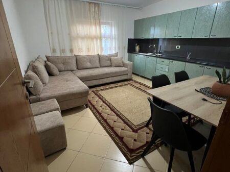 JEPET ME QIRA APARTAMENT 1+1 ME POST PARKIM PRAN RRETHIT SAUK