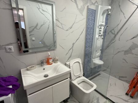 2+1,kat 5 pa ashensore,intersporti myslym shyri,650 mije leke