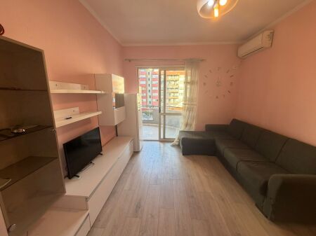 Appartamento in affitto ad Astir 1+1 arredato 50000 lek