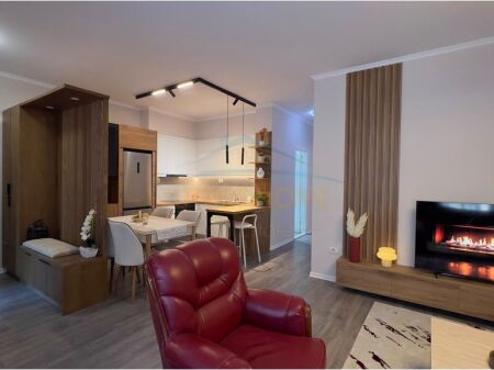 Qira, Apartament 2+1+2, pranë Lake View ,Tiranë