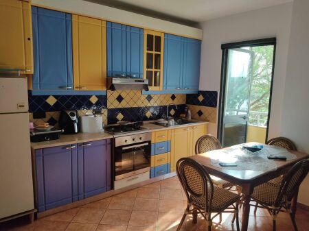 Shitet apartament 1+1 në Mali i Robit
