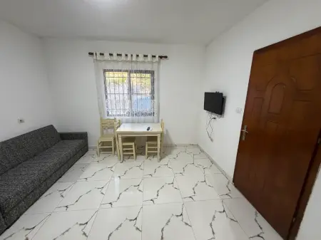 Tirane, jepet me qera shtepi 1+1 , 45 m² 27000 leke