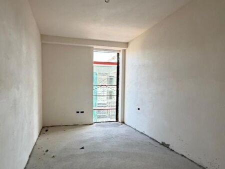 Shitet apartament 2+1 + 2 tualete RiverSide residence, ish parku i autobuzave