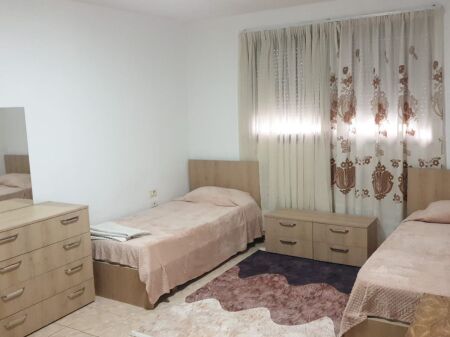 Jepet apartament 2+1 me qira tek Sheshi Willson , Rruga Ymer Kurti ! 650 mije leke !