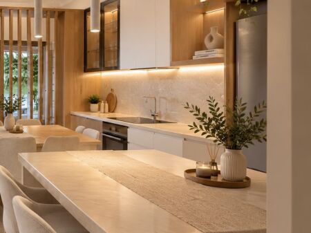 Tek Liqeni artificial, jepet me qera apartament 2+1+2.