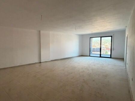 Shitet apartament 3+1 + 2 tualete- Gati per banim