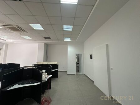 Locale per ufficio in affitto, via Barrikadave.