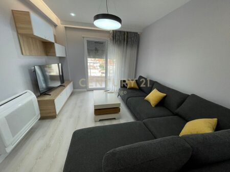 APARTAMENT 2+1+2 ME QIRA, PRANE AMBASADES AMERIKANE, TIRANE!