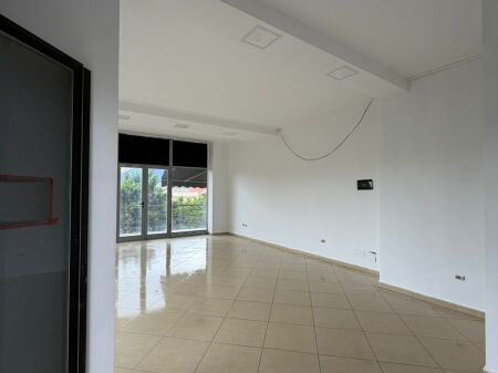 DYQAN ME QIRA – RRUGA E KASTRIOTËVE, KAMËZ  ID 5707