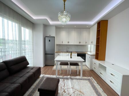 Jepet me qira apartament i tipologjise 2+1+post parkimi i vendosur prane rrethit te Saukut.