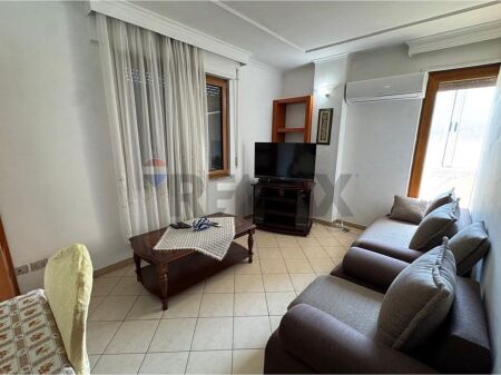 Apartament për shitje – Rruga e Barrikadave